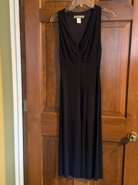 Maggy London Dresses & Skirts - Maggy London STRETCH sleeveless black dress v-neck size 4
